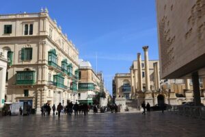 The Valletta Street Food and Culture Walking Tour - Merchant Street Market: Ftira and Kinnie as a Full-on Snack Moment